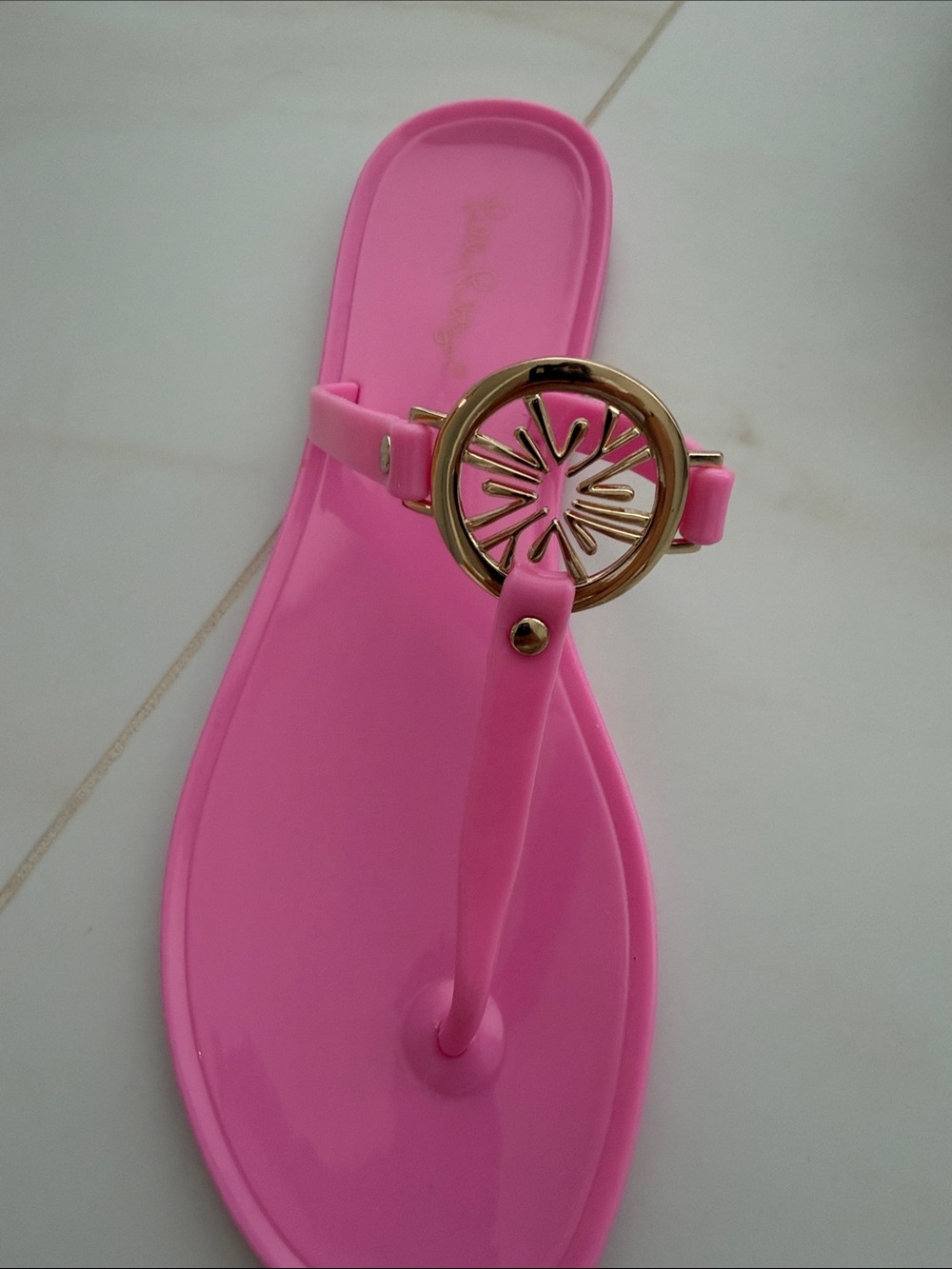 Lilly PulitzerLight Pink Jelly Thongwith Gold Logo Accent Never Worn Size8 - Picture 3 of 4